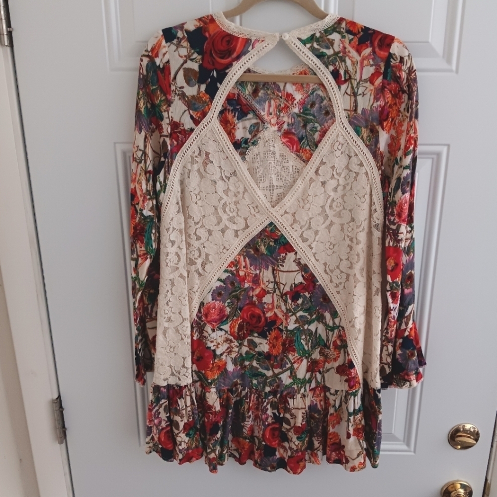 Umgee| Floral Lace Long Sleeve Dress Bell Sleeve Sz Small Tiered Boho Feminine - Picture 8 of 8